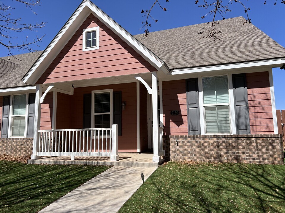 2130 10th St in Lubbock, TX - Building Photo