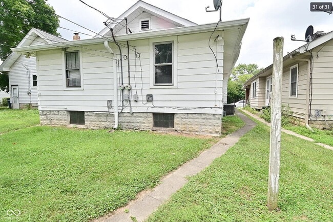 property at 915 N Drexel Ave