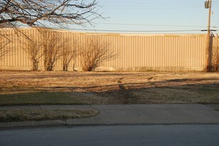 2921 Tudor Ln in Irving, TX - Building Photo