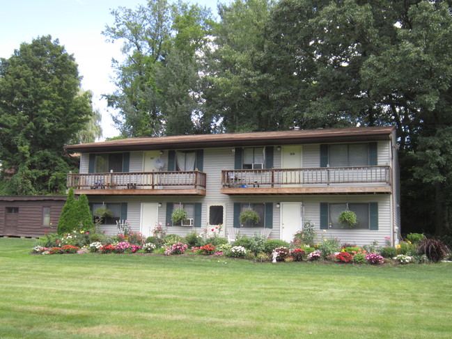 Clifton Court Apartments in Clifton Park, NY - Building Photo - Building Photo