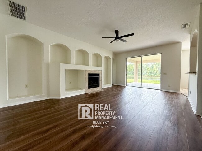 9505 Wellstone Dr in Land O Lakes, FL - Building Photo - Building Photo