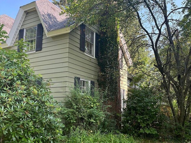 321 Maple St in Montrose, PA - Building Photo - Building Photo