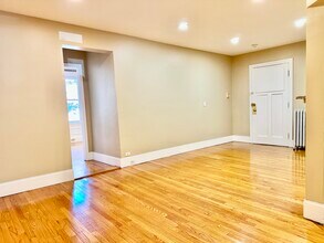 72 Egmont St, Unit 1F in Brookline, MA - Building Photo - Building Photo