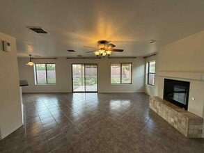 640 W Emerald Key Dr in Green Valley, AZ - Building Photo - Building Photo