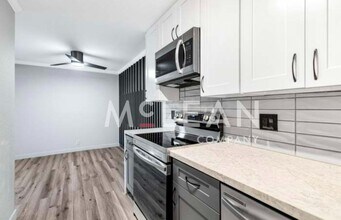 2809 N Los Felices Rd in Palm Springs, CA - Building Photo - Building Photo
