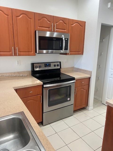 6057 SW 19th Pl in North Lauderdale, FL - Building Photo - Building Photo