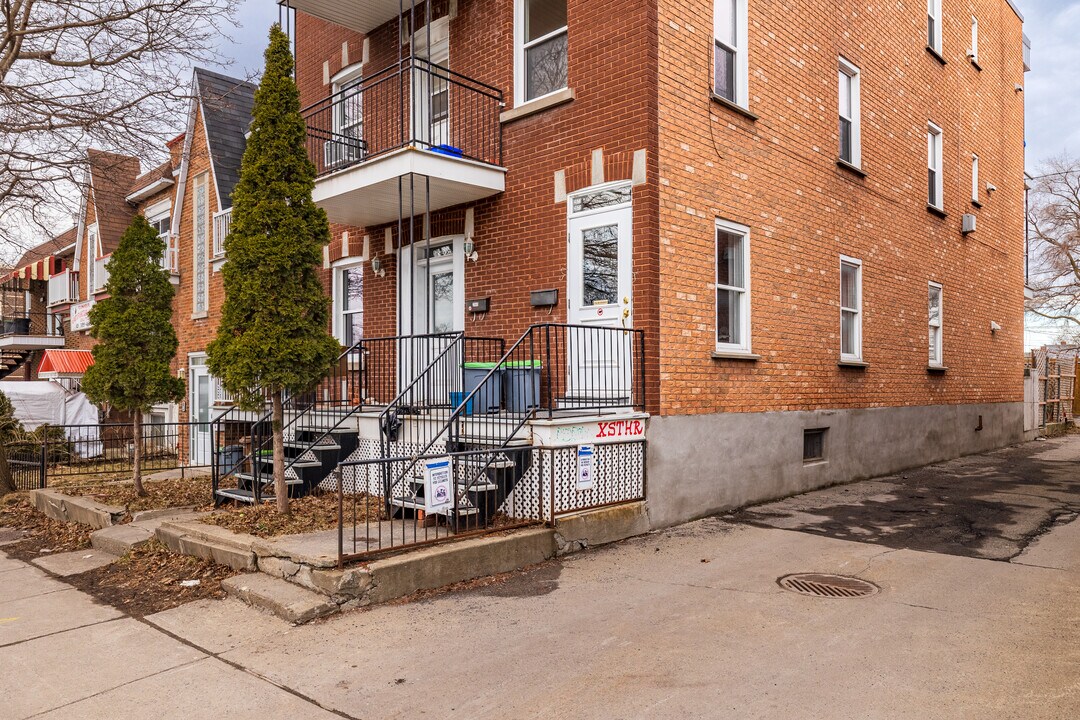 2569 Rosemont Boul in Montréal, QC - Building Photo