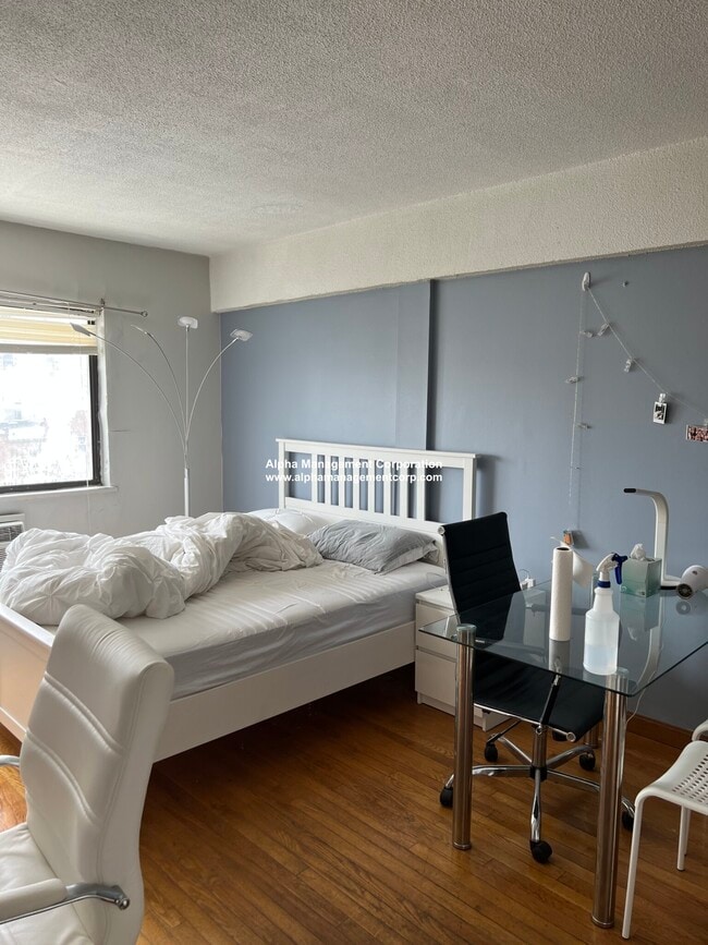 1110 Commonwealth Ave, Unit 608 in Boston, MA - Foto de edificio - Building Photo