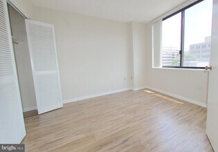 2555 Pennsylvania Ave NW, Unit 714 in Washington, DC - Building Photo - Building Photo