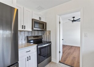 4869 Venetian Blvd NE in St. Petersburg, FL - Building Photo - Building Photo