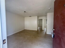 7517 Lakeshore Dr in Tampa, FL - Building Photo