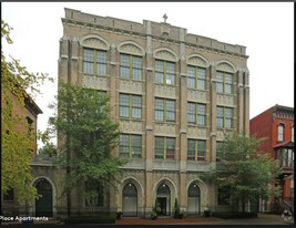 212 3rd St in Troy, NY - Building Photo