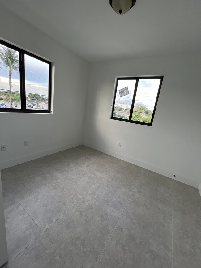 2730 SW 90th Ave in Miami, FL - Building Photo - Building Photo