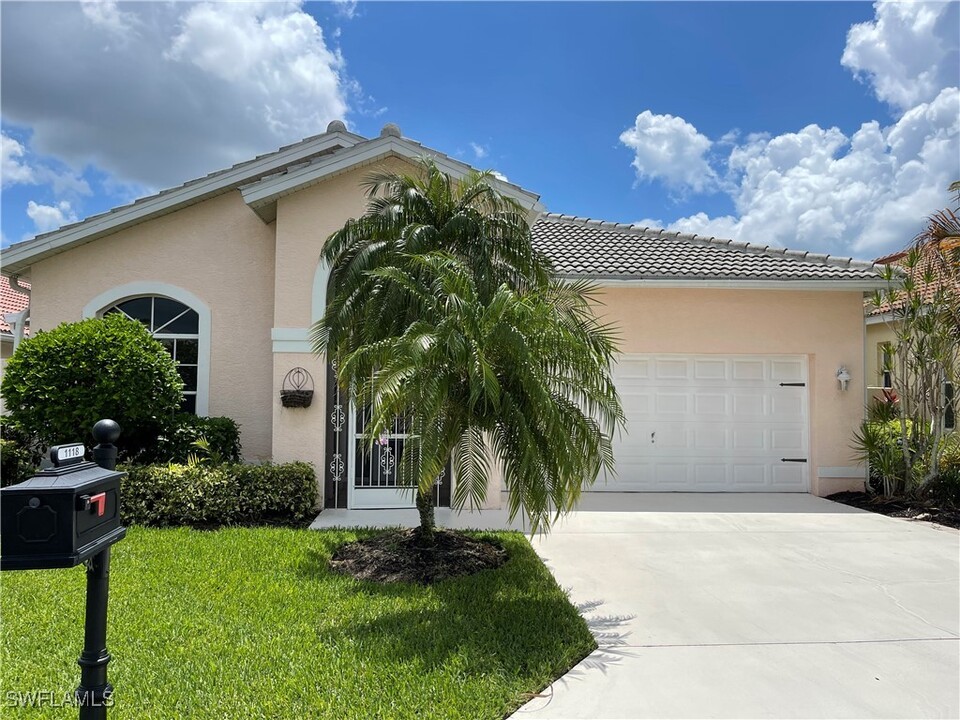 1118 Jardin Dr in Naples, FL - Building Photo