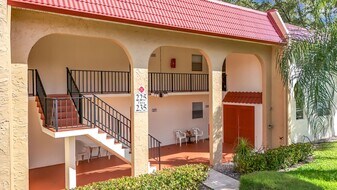 235 Lake Dora Dr in West Palm Beach, FL - Building Photo