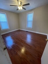518 E 4th St in Hoisington, KS - Building Photo - Building Photo