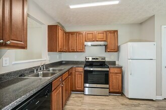 3915 Waldrop Ln in Decatur, GA - Foto de edificio - Building Photo