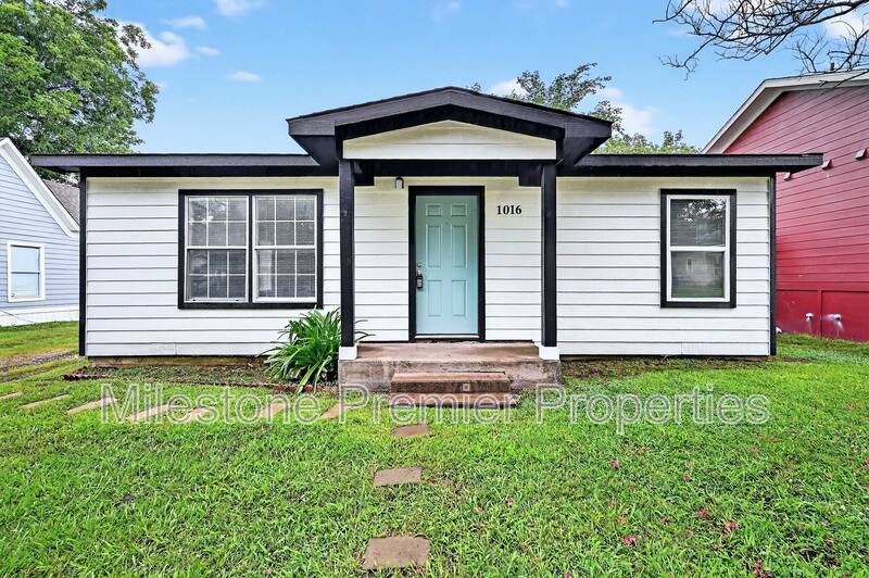 1016 W Crawford St in Denison, TX - Building Photo