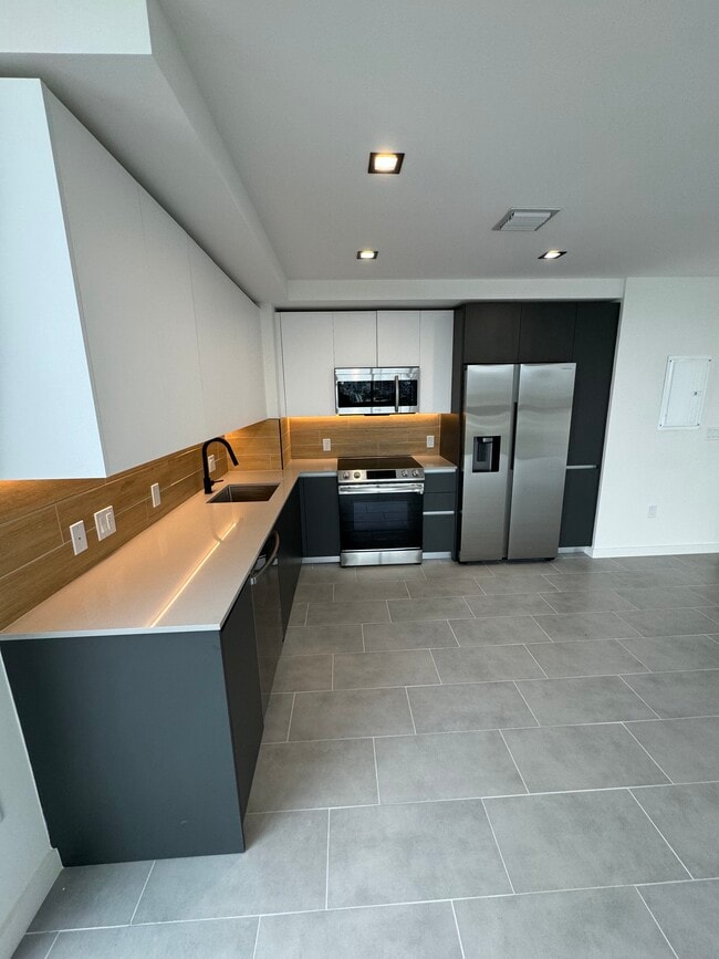 87 NW 24th St, Unit B1 in Miami, FL - Foto de edificio - Building Photo