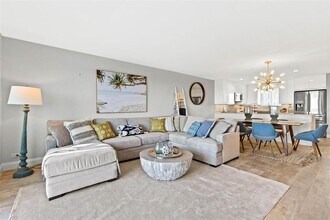 1365 Snell Isle Blvd NE in St. Petersburg, FL - Building Photo - Building Photo