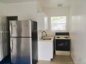 1030 NW 106th St-Unit -R1 in Miami, FL - Building Photo - Building Photo