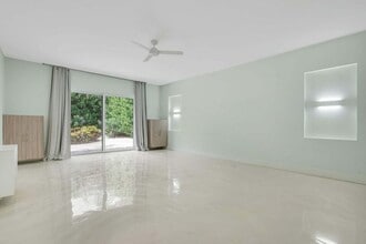 7351 Valencia Dr in Boca Raton, FL - Building Photo - Building Photo