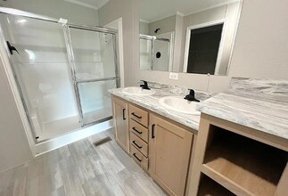 6617 S Kimberly Dr in Holly, MI - Foto de edificio - Building Photo