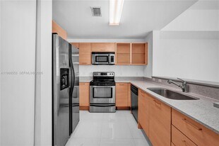 350 NE 24th St, Unit 507 in Miami, FL - Building Photo