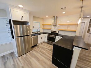 9121 Lazydale Ln in Houston, TX - Building Photo - Building Photo