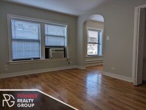 560 W Arlington, Unit 304 in Chicago, IL - Building Photo - Building Photo