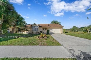 148 Ponce De Leon St in Royal Palm Beach, FL - Building Photo