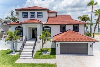4 Paradise Ln in Treasure Island, FL - Building Photo - Building Photo