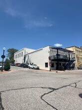 102 E Alamo St in Brenham, TX - Building Photo - Building Photo