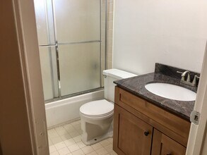 1562 Oakroyal Dr in Concord, CA - Building Photo - Building Photo