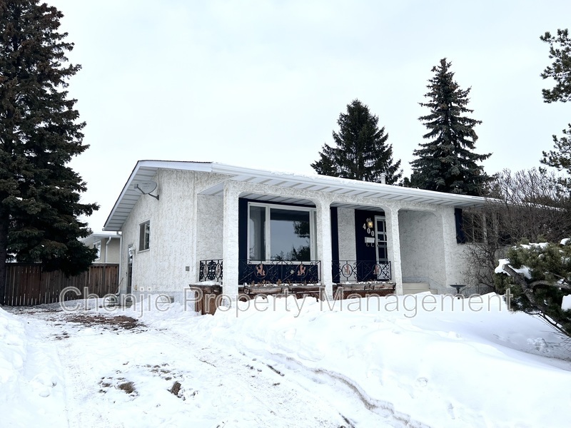 400 Lee Ridge Rd. in Edmonton, AB - Building Photo