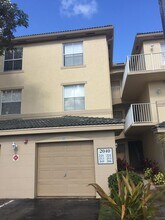 2040 Greenview Shores Blvd in West Palm Beach, FL - Building Photo - Building Photo