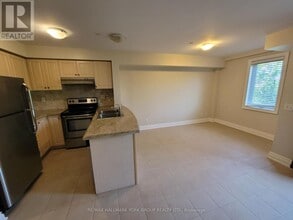 15565-15565 Yonge St in Aurora, ON - Building Photo - Building Photo
