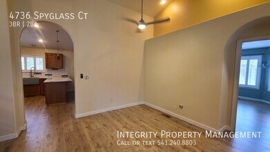 4736 Spyglass Ct in Medford, OR - Building Photo - Building Photo