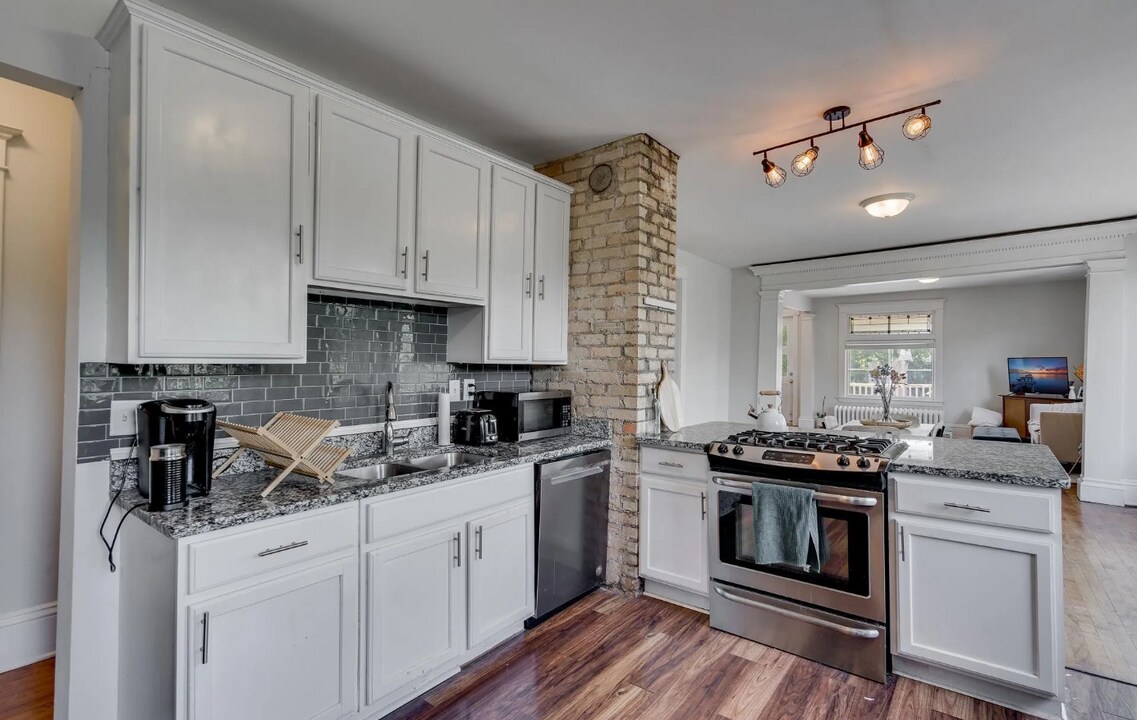 2501 Garfield Ave in Minneapolis, MN - Building Photo