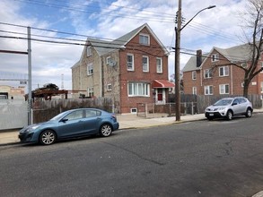 5937 56th Rd in Maspeth, NY - Building Photo - Building Photo