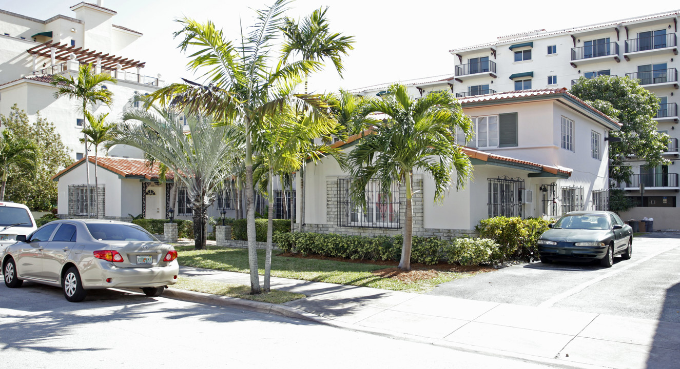 330 Madeira Ave in Coral Gables, FL - Foto de edificio