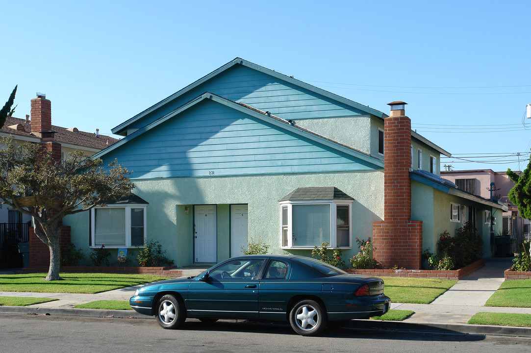 231 Chester Way in Oxnard, CA - Foto de edificio