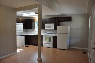 926 Queenswood St in Montgomery, TX - Building Photo - Building Photo