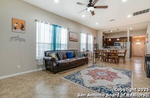 1145 W Summit Ave. in San Antonio, TX - Building Photo - Building Photo