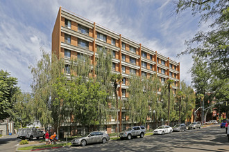 Sutter View Apartments in Sacramento, CA - Building Photo - Building Photo