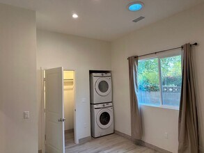 23110 1/2 West Mulholland Drive in Los Angeles, CA - Building Photo - Building Photo