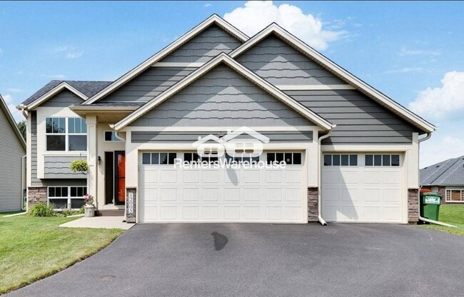 12005 Urbank Cir NE in Blaine, MN - Building Photo - Building Photo