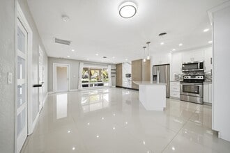 5031 NE 23rd Terrace in Lighthouse Point, FL - Building Photo - Building Photo