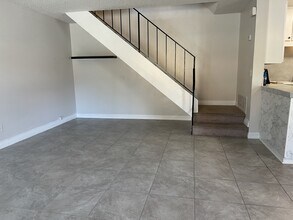 13755 Caminito Vizzini, Unit 13755 Caminito Vizzini in San Diego, CA - Building Photo - Building Photo