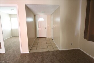 6225 Meadow Brook Ln in Las Vegas, NV - Building Photo - Building Photo